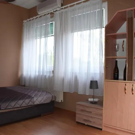 Daire Pilikán - Park, Agroturism, Vineyard&farm